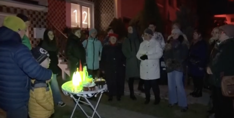 Susedia sa nemusia len hádať, ale aj mať radi